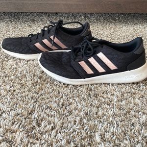 Womens adidas cloud foam running shoes, size 8.